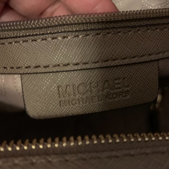 NWT! MICHAEL KORS MK SELMA STUDDED MEDIUM SATCHEL SHOULDER BAG W DUST BAG TAUPE - Picture 10 of 13